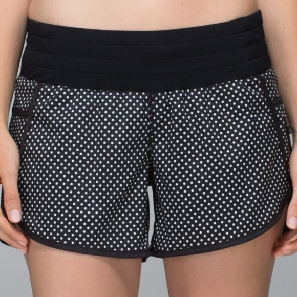 lululemon athletica Pants - LULULEMON Tracker Short II, size 6